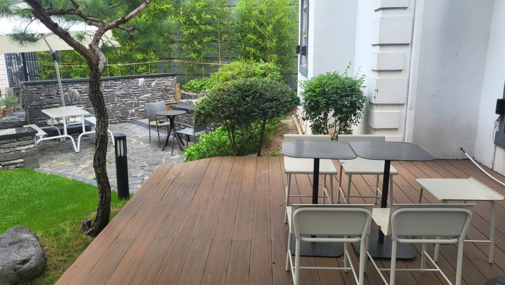Outdoor seating at minimalist coffee shop near Samseong Station