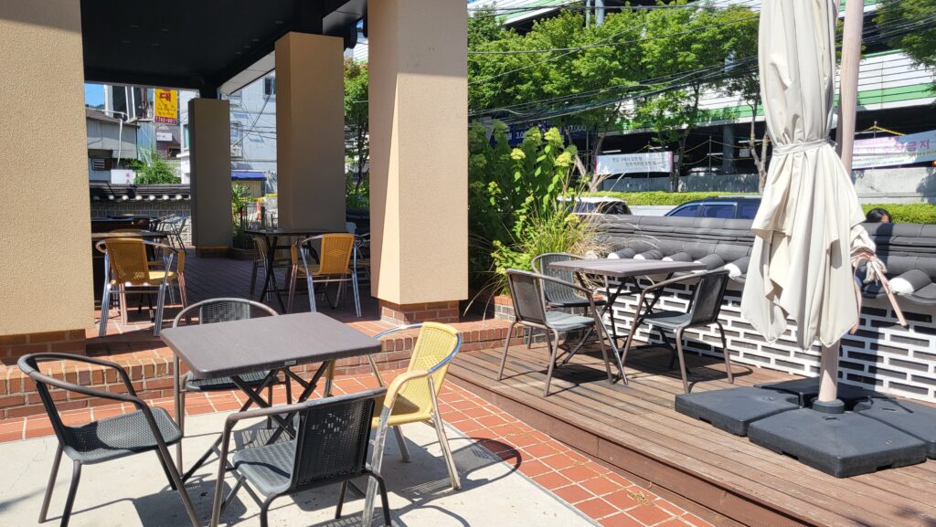 Hollow Café Anguk Station exterior view