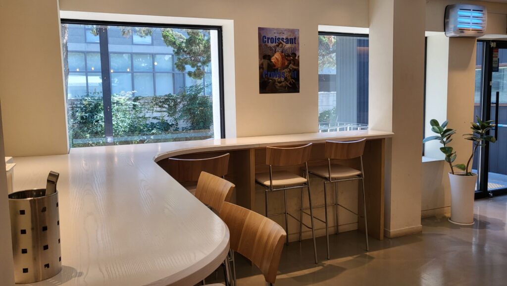 Seatings near the counter