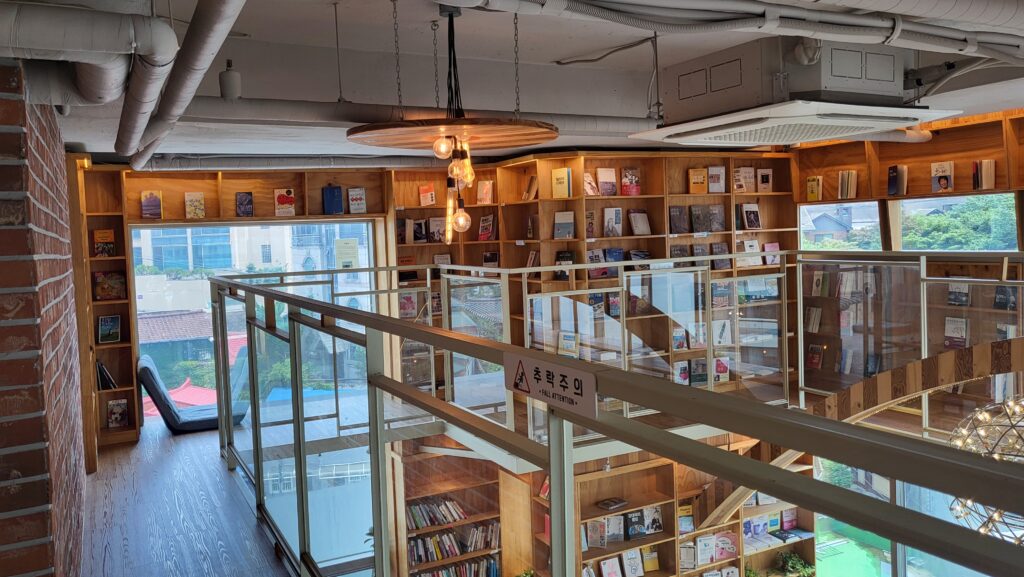 ChecknGrow 9th floor bookstore Hangang view cafe in Mapo