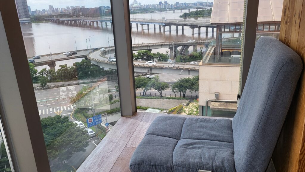 ChecknGrow 9th floor bookstore Hangang view cafe in Mapo