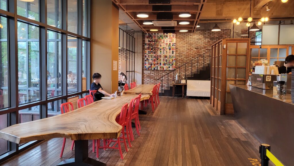 Cafe Alver in Gangnam first floor seating