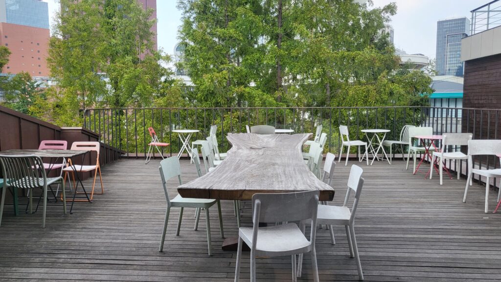Cafe Alver in Gangnam third floor outdoor seating