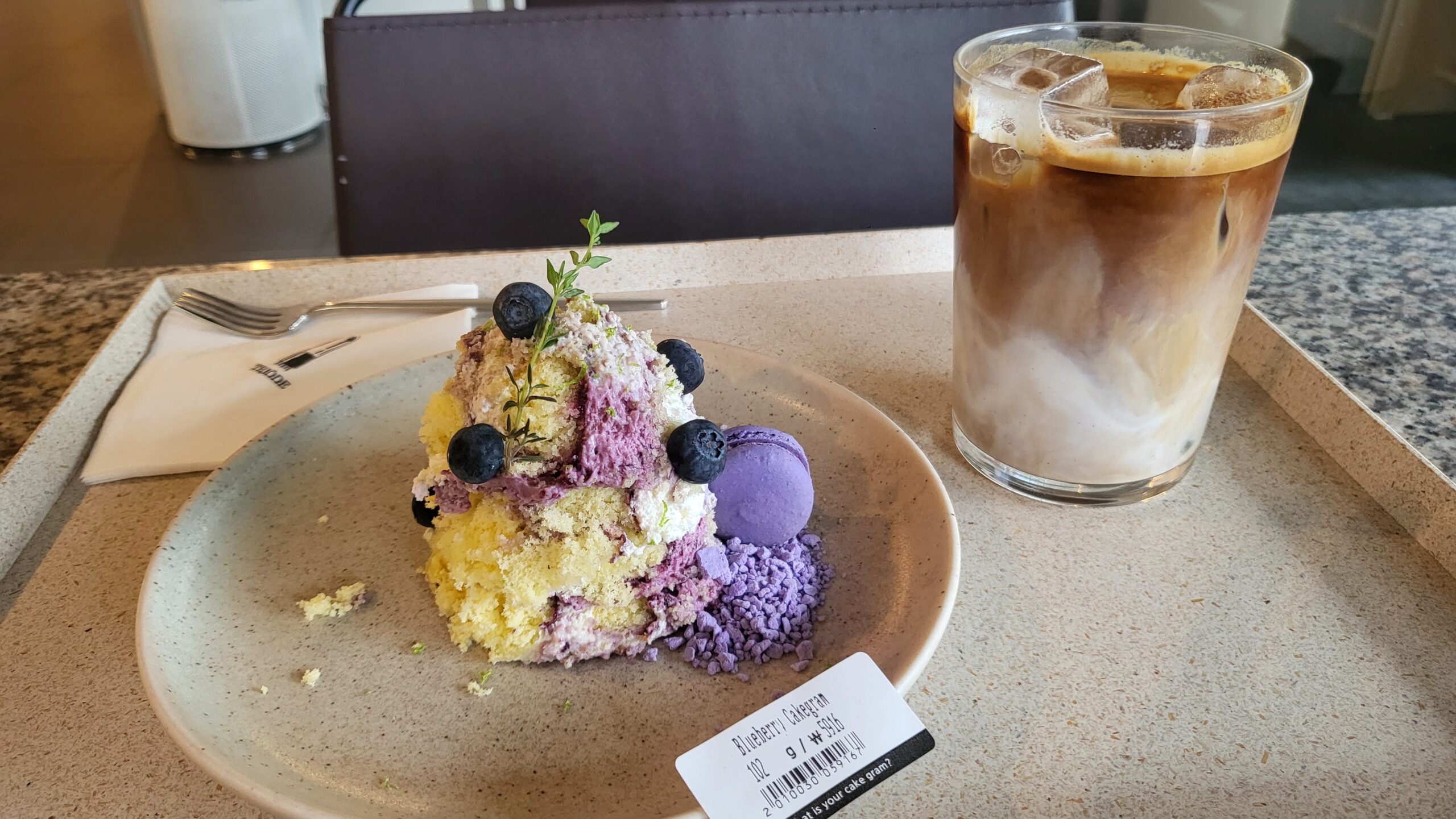 Triode Cafe Gangnam – Unique Piled Cakes & Cozy Atmosphere