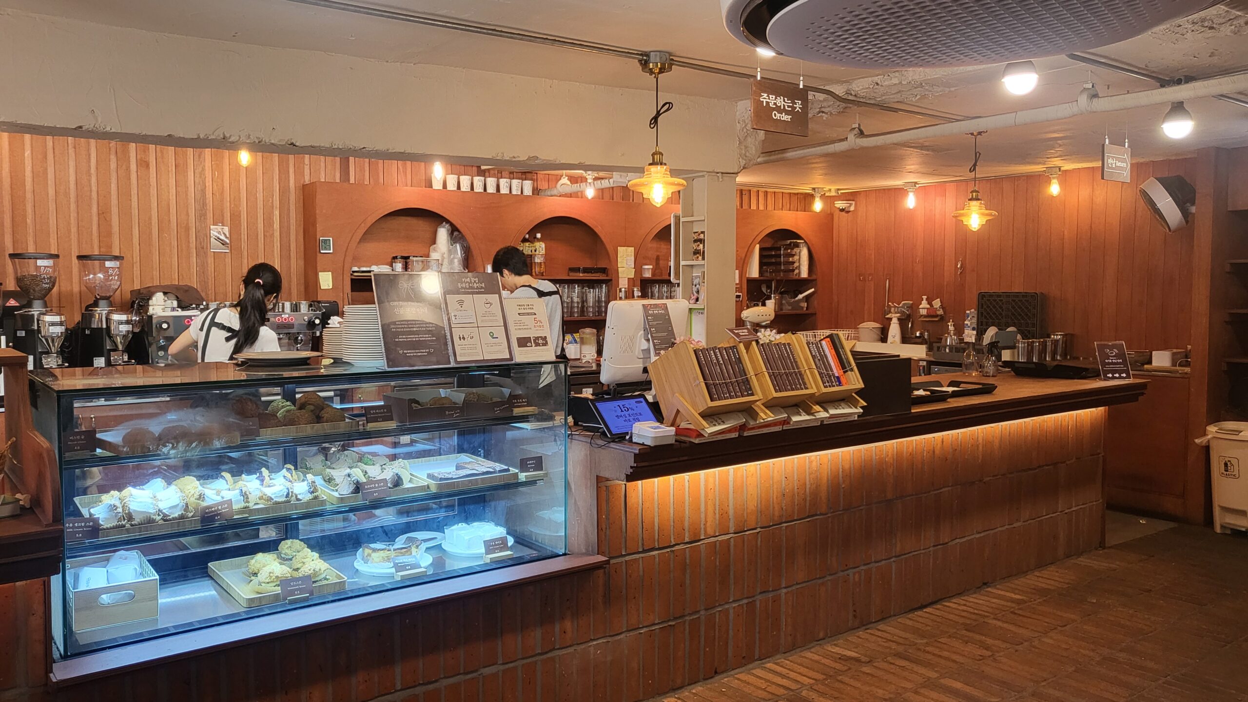 Cafe GongMyoung Sangsu – Cozy Cafe with Signature Desserts