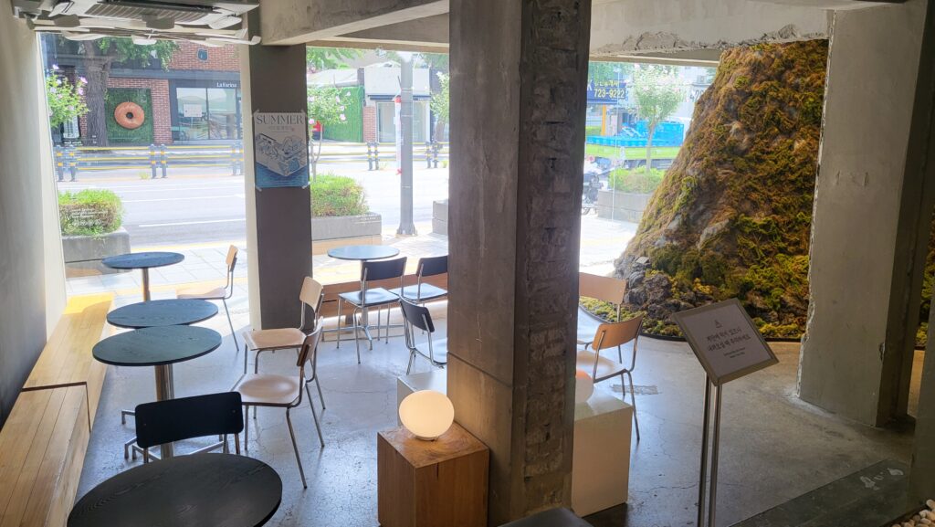 King Sejong Peaceful Cafe Near Me – Leedorim Coffee & Vegan Bakery 1st floor interior
