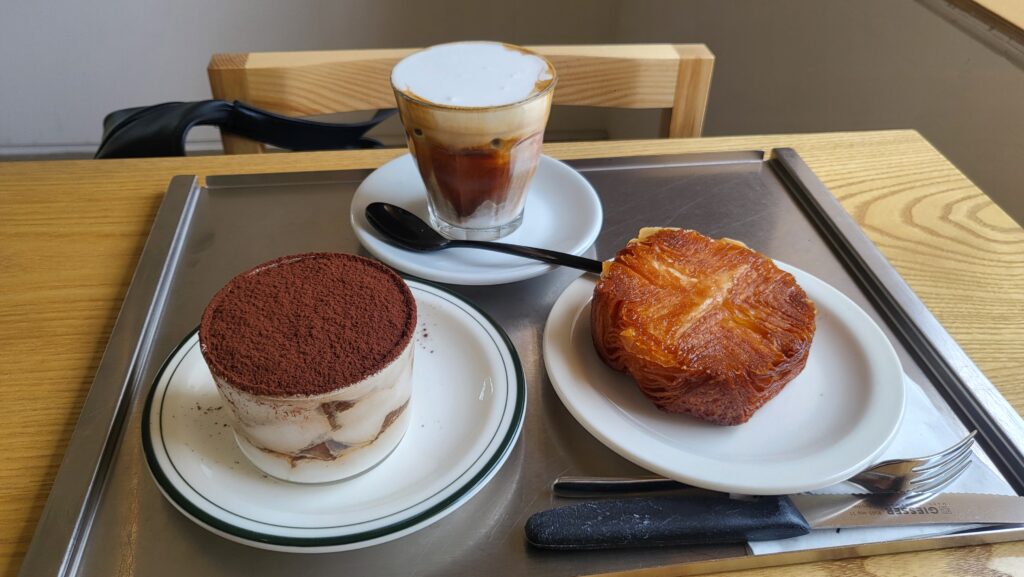 Cream latte, vegan tiramisu and mulungdowon Queena Bread at King Sejong Peaceful Cafe Near Me