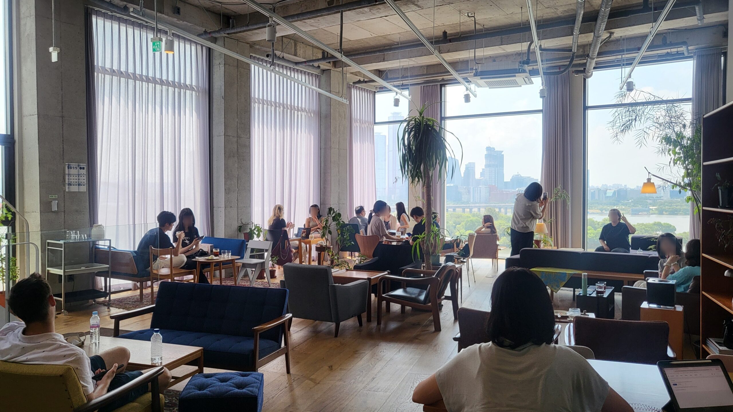 Hangang River View Cafe – Bean Brothers Coffee House Seoul