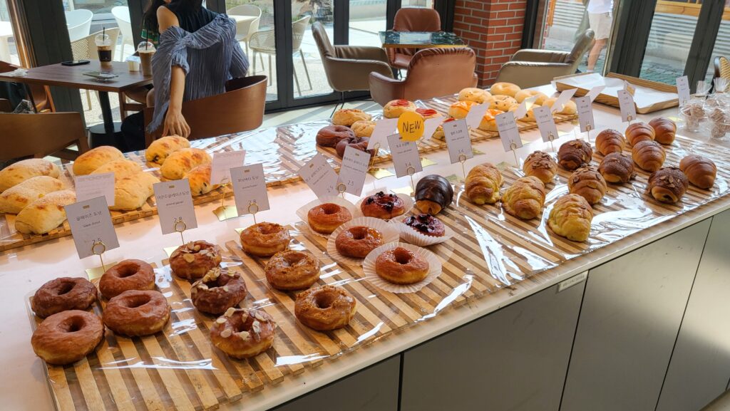 Baked goods at Ikseon-dong hanok cafe Wooz Bakery