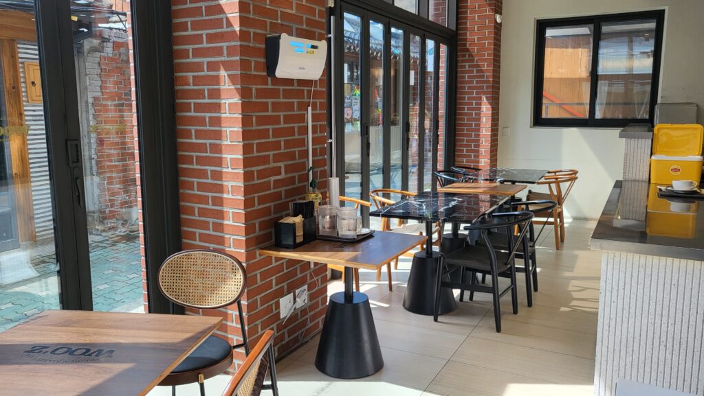Cozy seating area inside Ikseon-dong hanok cafe Wooz Bakery