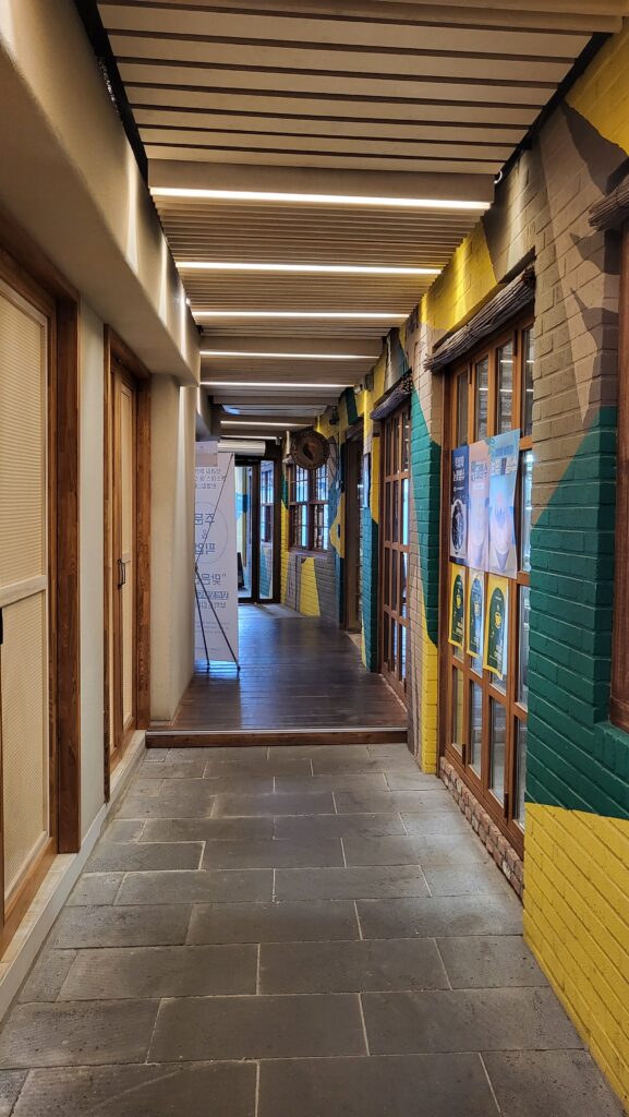 Back entrance of Corcovado Art Cafe Jongno with tropical theme