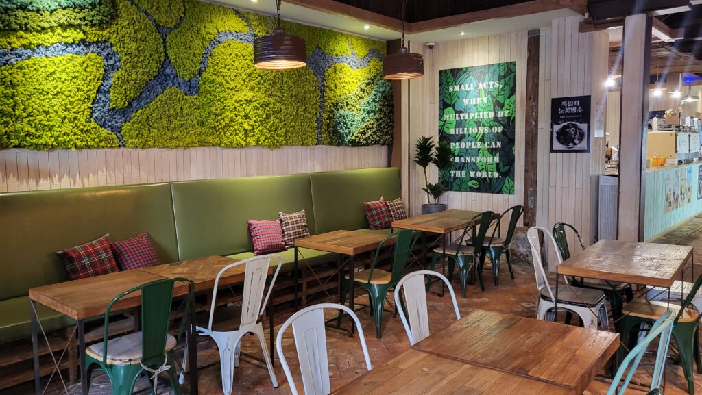 Spacious focus study zone at Corcovado Art Cafe Jongno