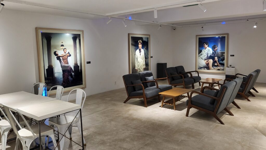 Art exhibits at Corcovado Art Cafe Jongno basement