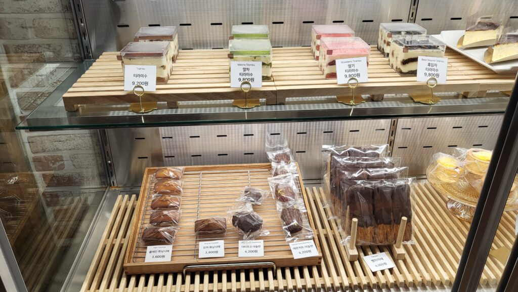 desserts including tiramisu