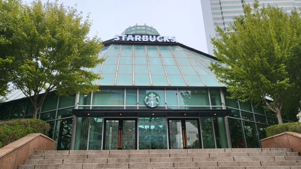 Starbucks Reserve Famille Park Seoul exterior view