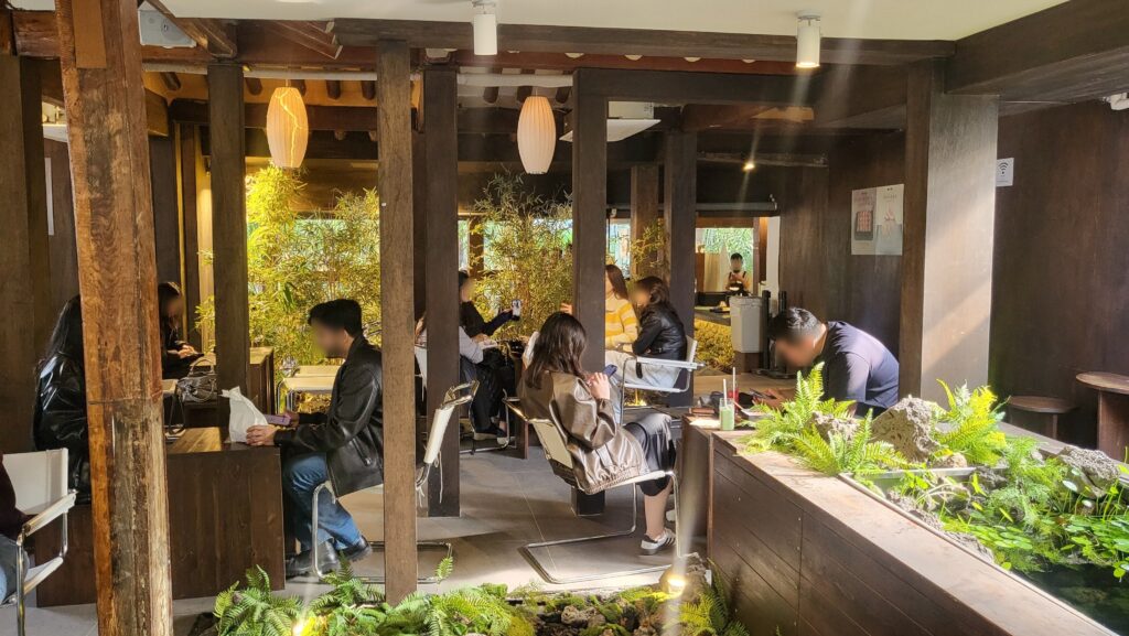 Jongno aesthetic cafe entrance seats