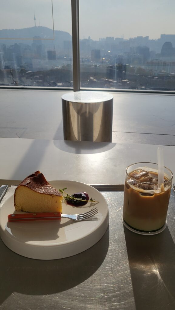 Basque Cake plain & matcha shot latte