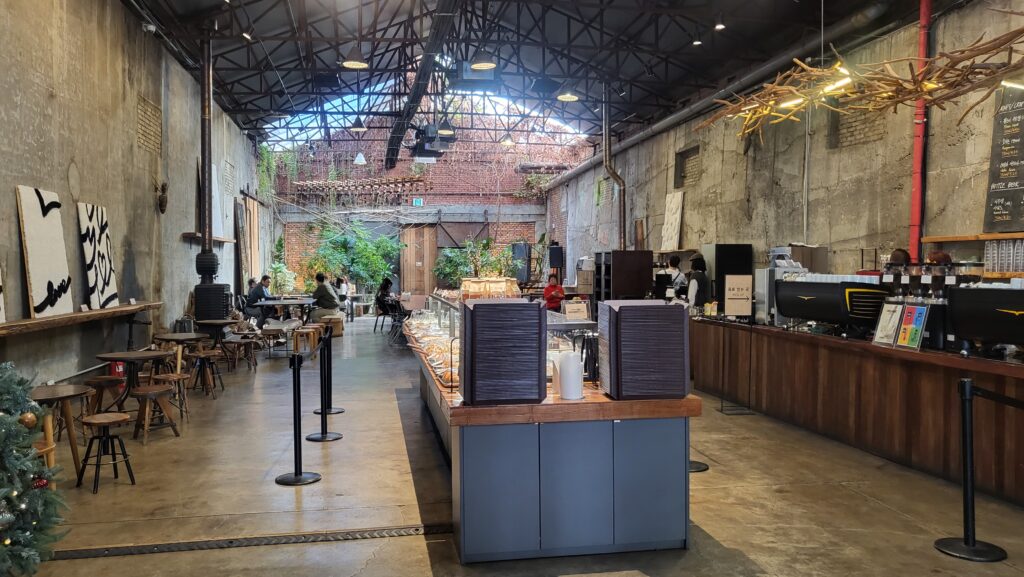 seongsu unique gallery cafe interior