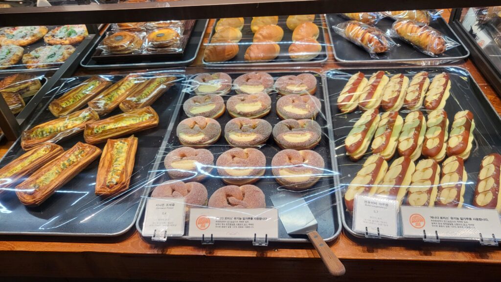 seongsu unique gallery cafe pastry