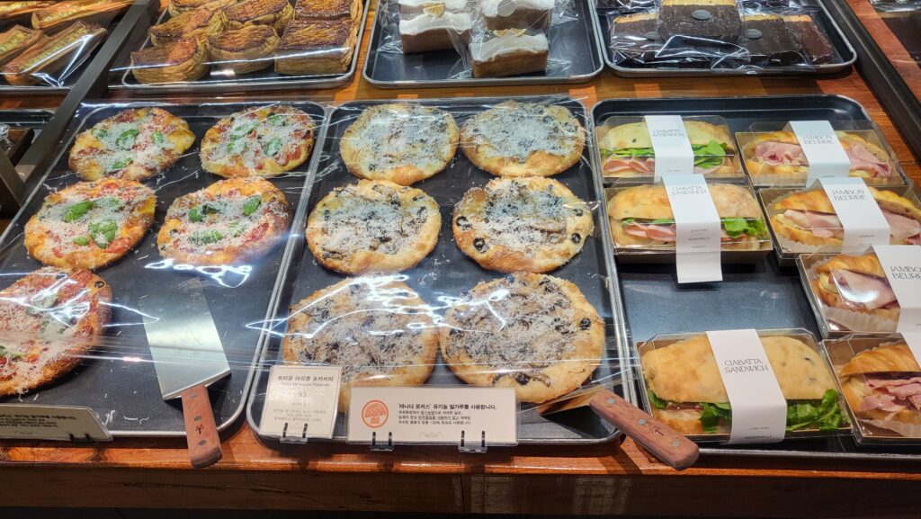 seongsu unique gallery cafe pastry