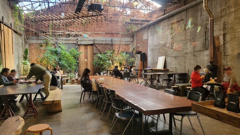 seongsu unique gallery cafe interior