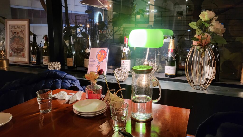 Sayu&rsquo;s Library Myeongdong Date Spot interior