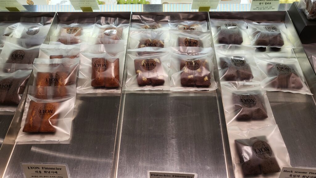 Best Coex Winter Date Spots cafe de lyon bread