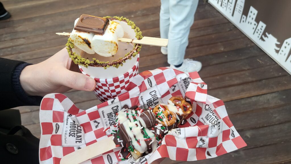 Chocolate fondue cheesecake & s'more hot chocolate