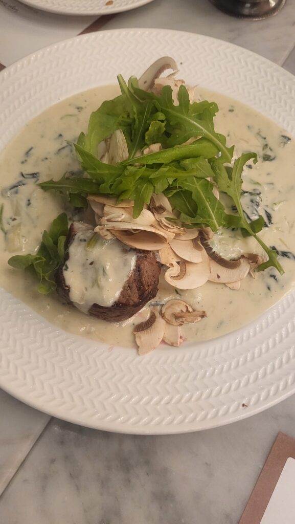 cream spinach tenderloin steak