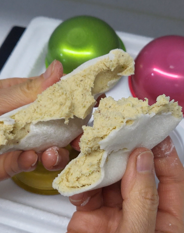 Horang Gelatteok Busan Review roasted pistachio