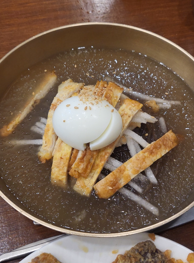 songgiwon Jinju Naengmyeon mul-naengmyeon
