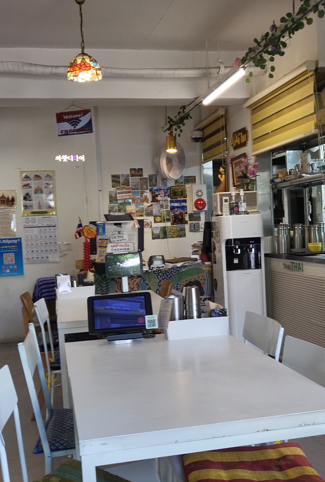 Ssawatdi Thai seats