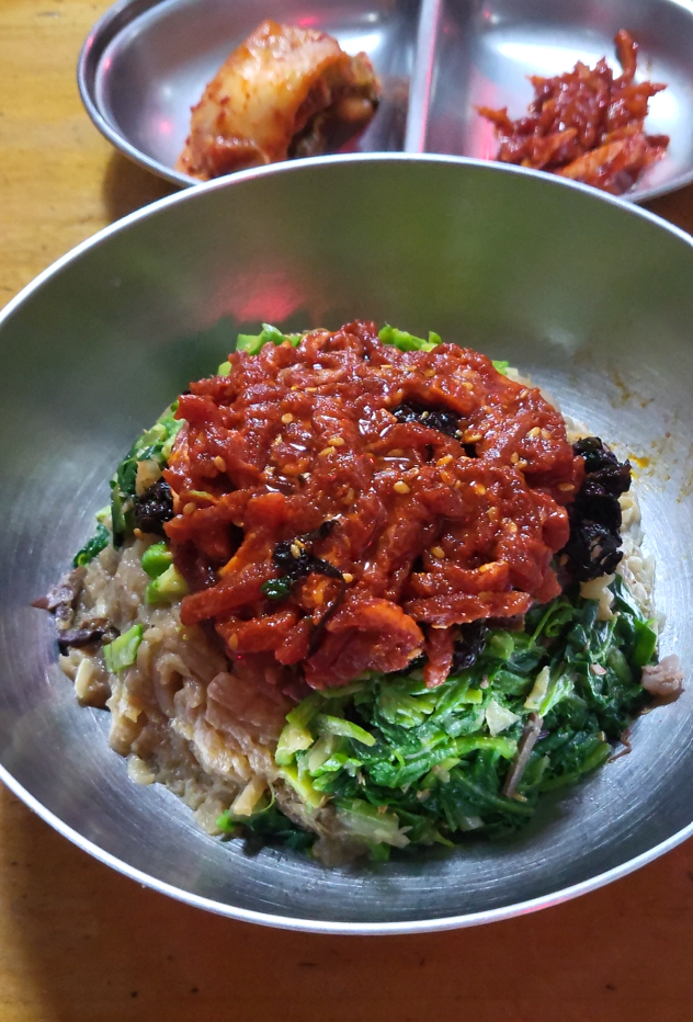 Best Restaurants In Jinju yukhoe bibimbap